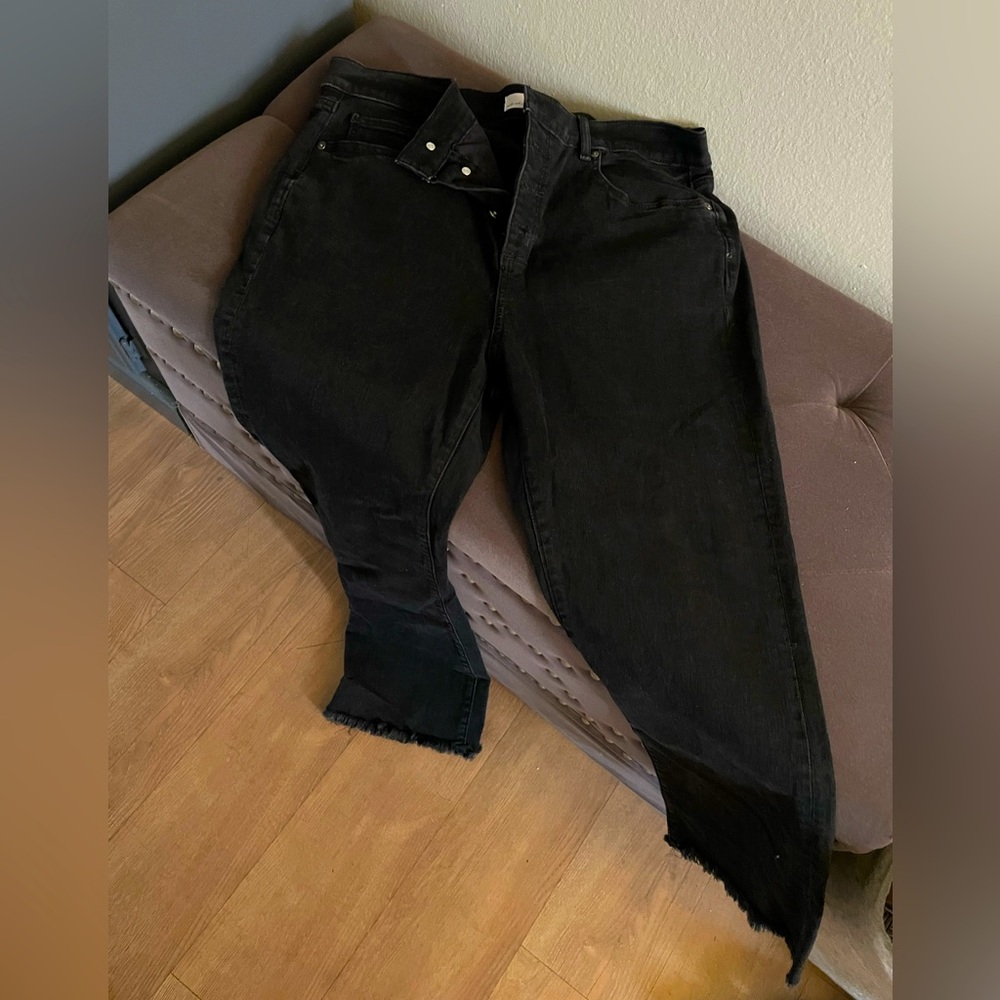 🖤Ann Taylor LOFT flare crop.🖤